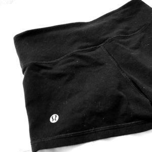Lululemon short shorts